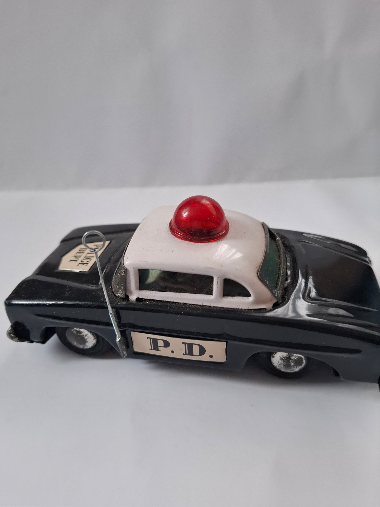 Rare Vintage 1970s Chinese Tinplate Police Car – Collectible Friction Toy (MF 900)