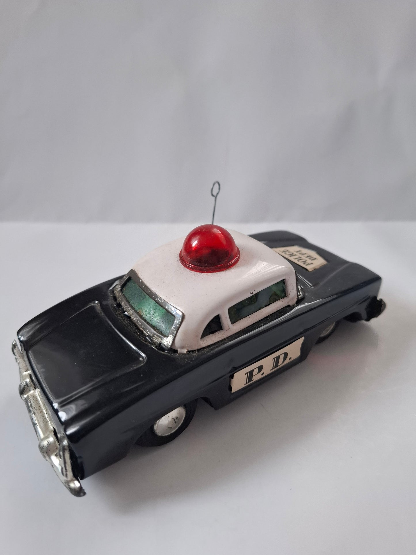 Rare Vintage 1970s Chinese Tinplate Police Car – Collectible Friction Toy (MF 900)