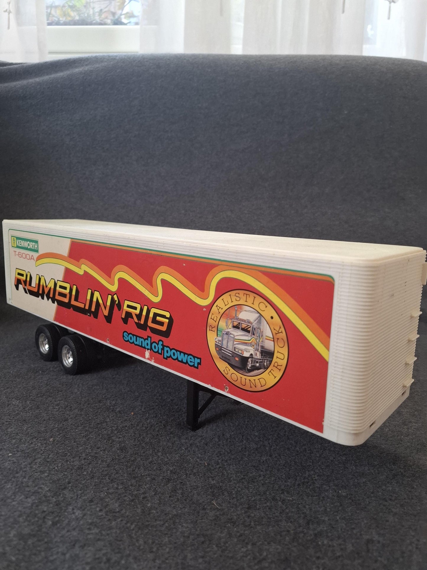 New Bright 1986 VTG Rumblin' Rig Kenworth T600A 18in long Trailer
