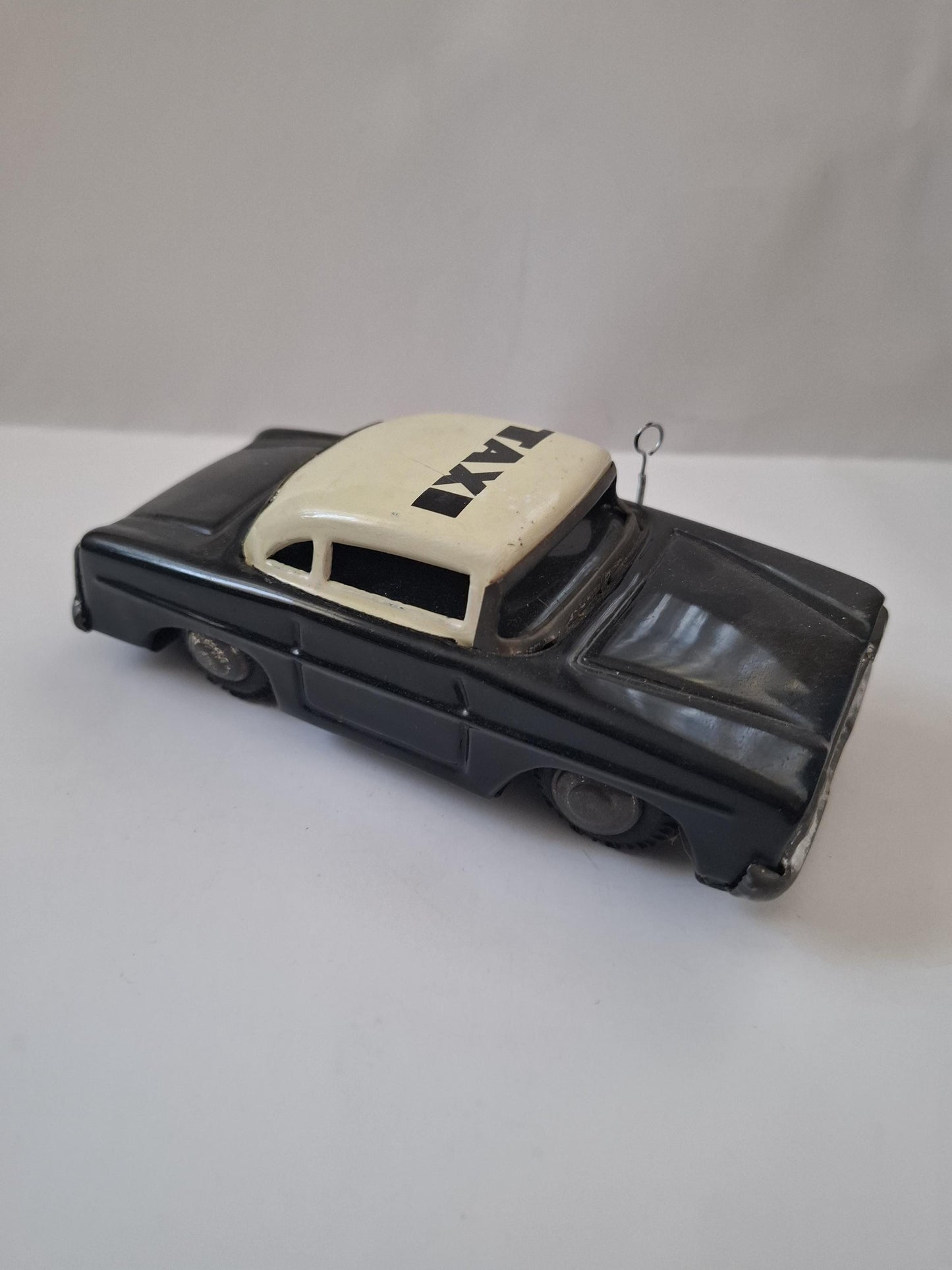 Collectible Chinese  60s Tinplate Vintage 1965 Ford Fairlane Taxi Cab Friction MF 713 Black Chinese Tin Toy Car