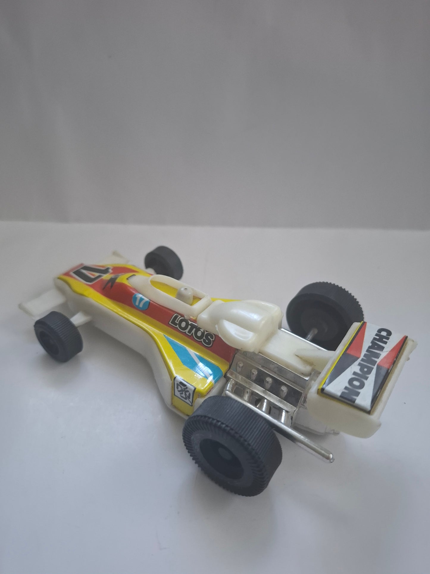 Vintage 1970s Plastic Race Car Toy N 17 – Formula 1 "LOTOS"