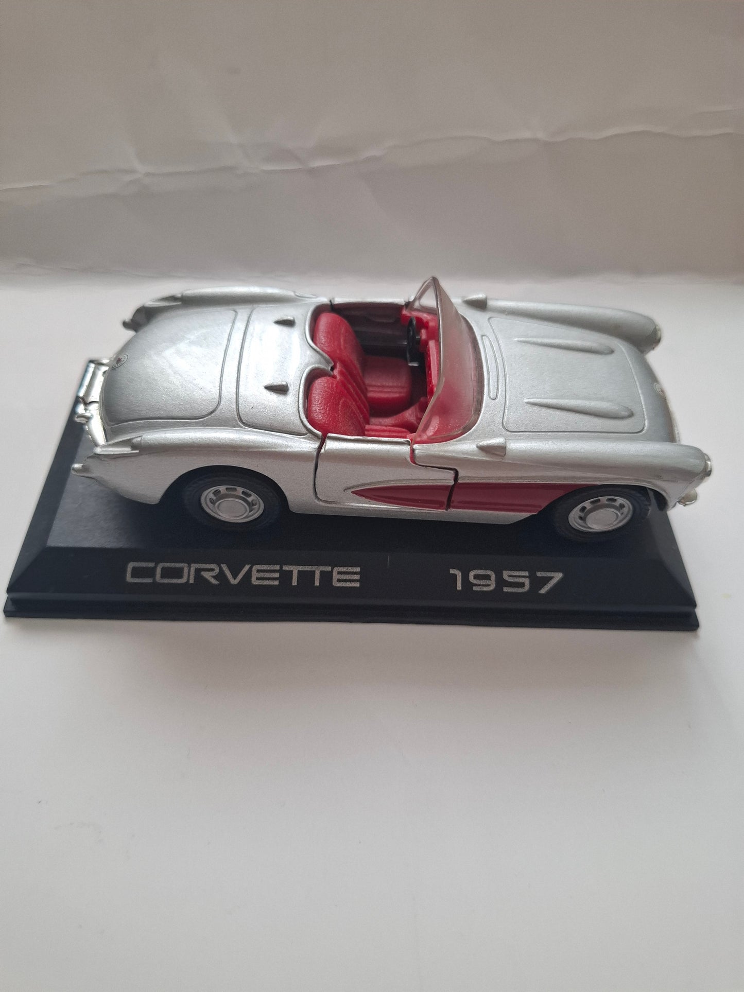 Vintage Maisto 1:38 Scale Sports Car Set – 1953 & 1957 Corvettes, Ford Mustang & Jaguar E-Type — Greece Distribution