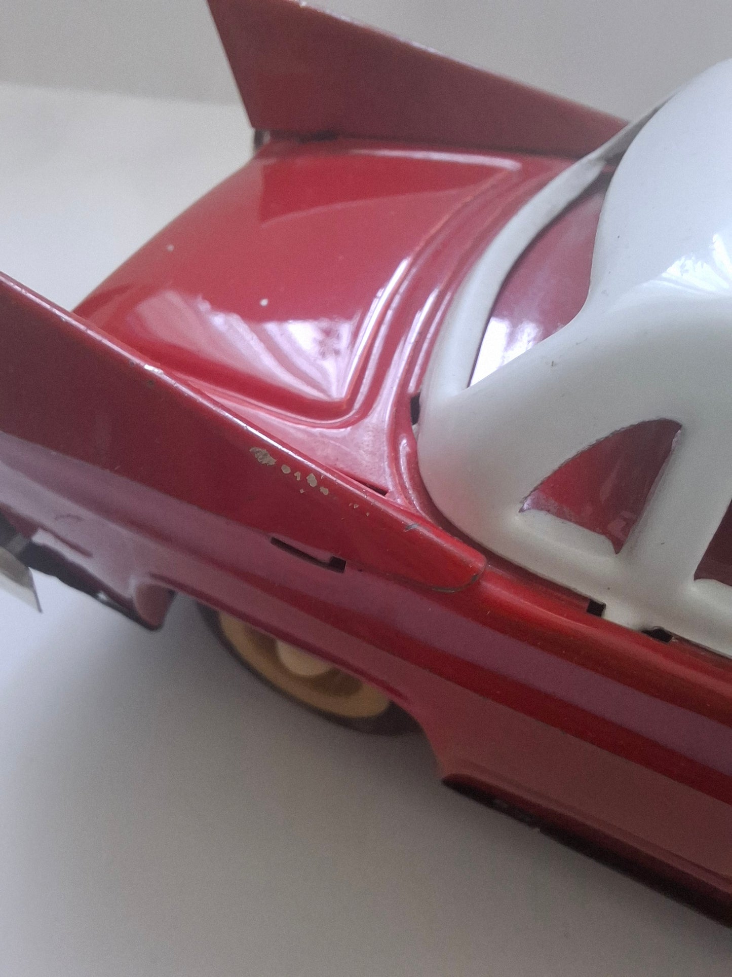 Tailfin Coupe Eastwind MS 836 with flywheel drive and siren, original packaging