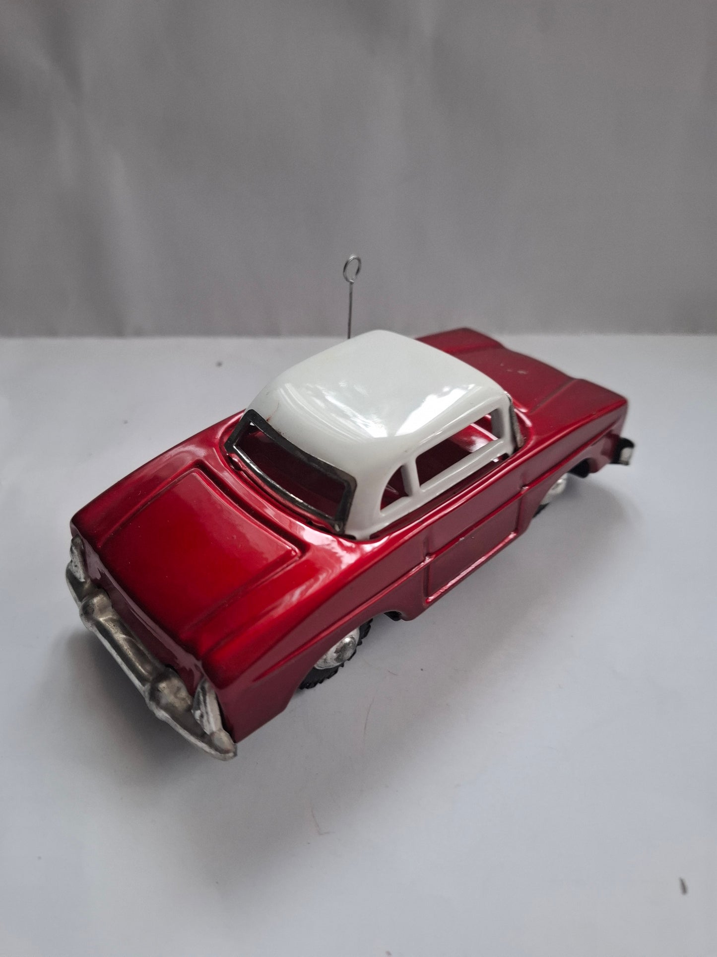 Vintage MF 988 Dong Feng Sedan – Tin Friction Toy with Original Packaging