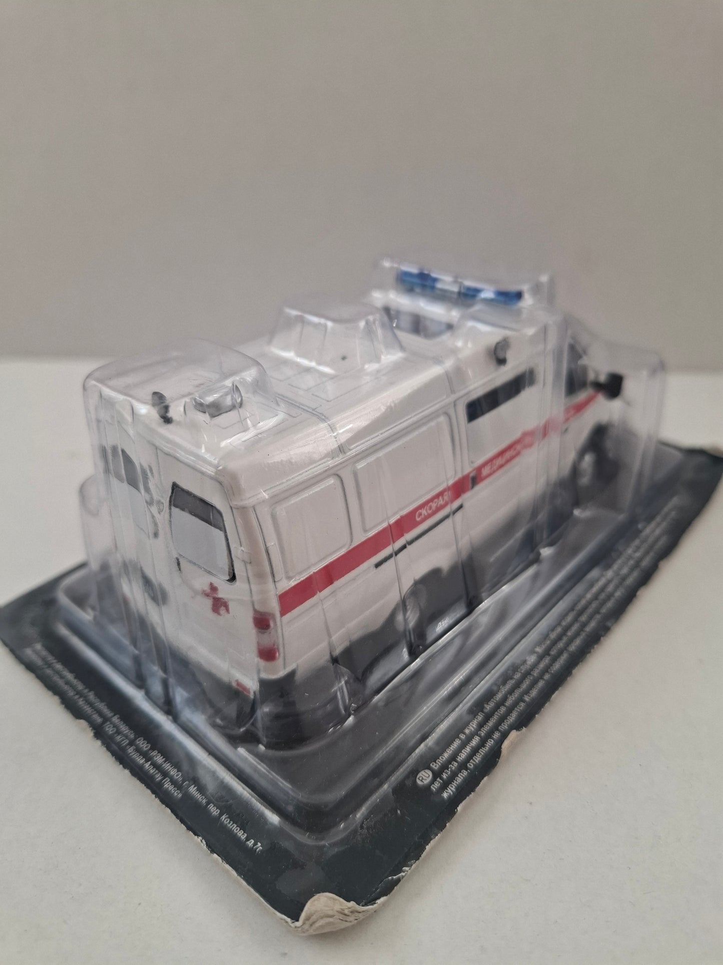 GAZ-32214 Gazelle Ambulance 1:43 Die-Cast Model – DeAgostini Russian Service Vehicles – New in Blister Pack