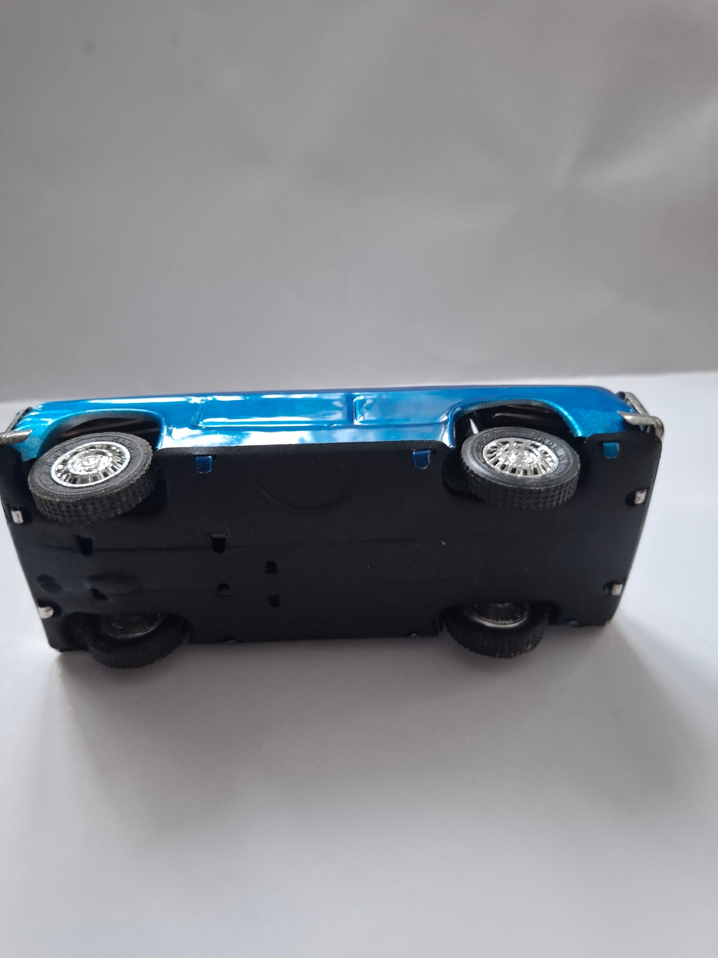 Vintage MF 032 Dong Feng Sedan – Tin Friction Toy with Original Packaging