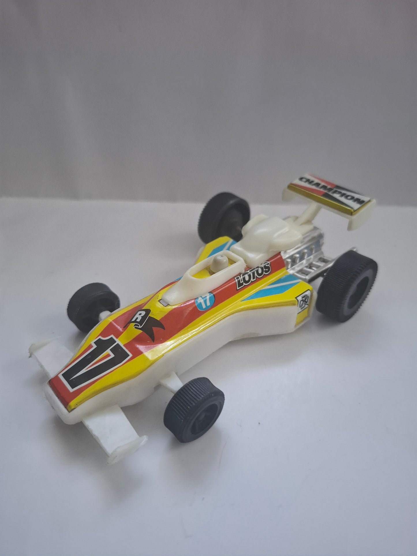 Vintage 1970s Plastic Race Car Toy N 17 – Formula 1 "LOTOS"