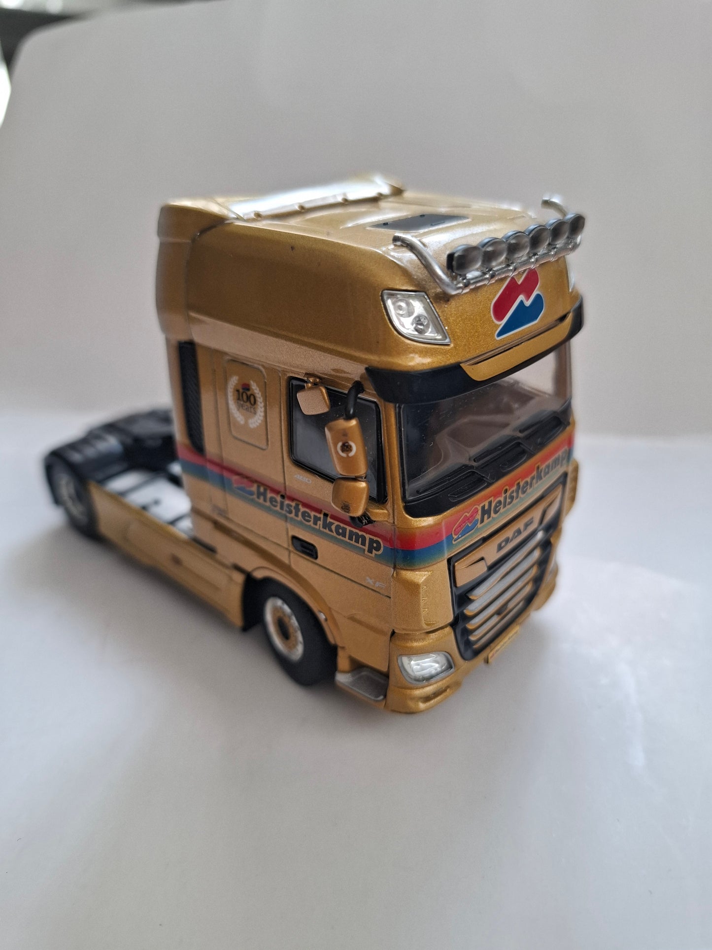 WSI 1:50 DAF XF Super Space Cab “100 Years Heisterkamp” Die-Cast Model Truck & Reefer Trailer