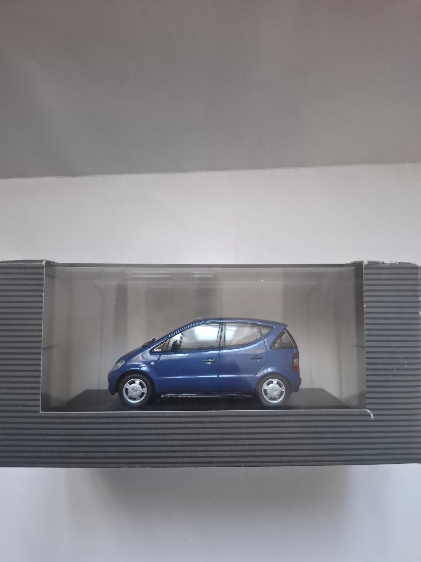 Mercedes-Benz MB Dealer Edition 1:43 W168 A-Class A140 Blue Metallic w/Box