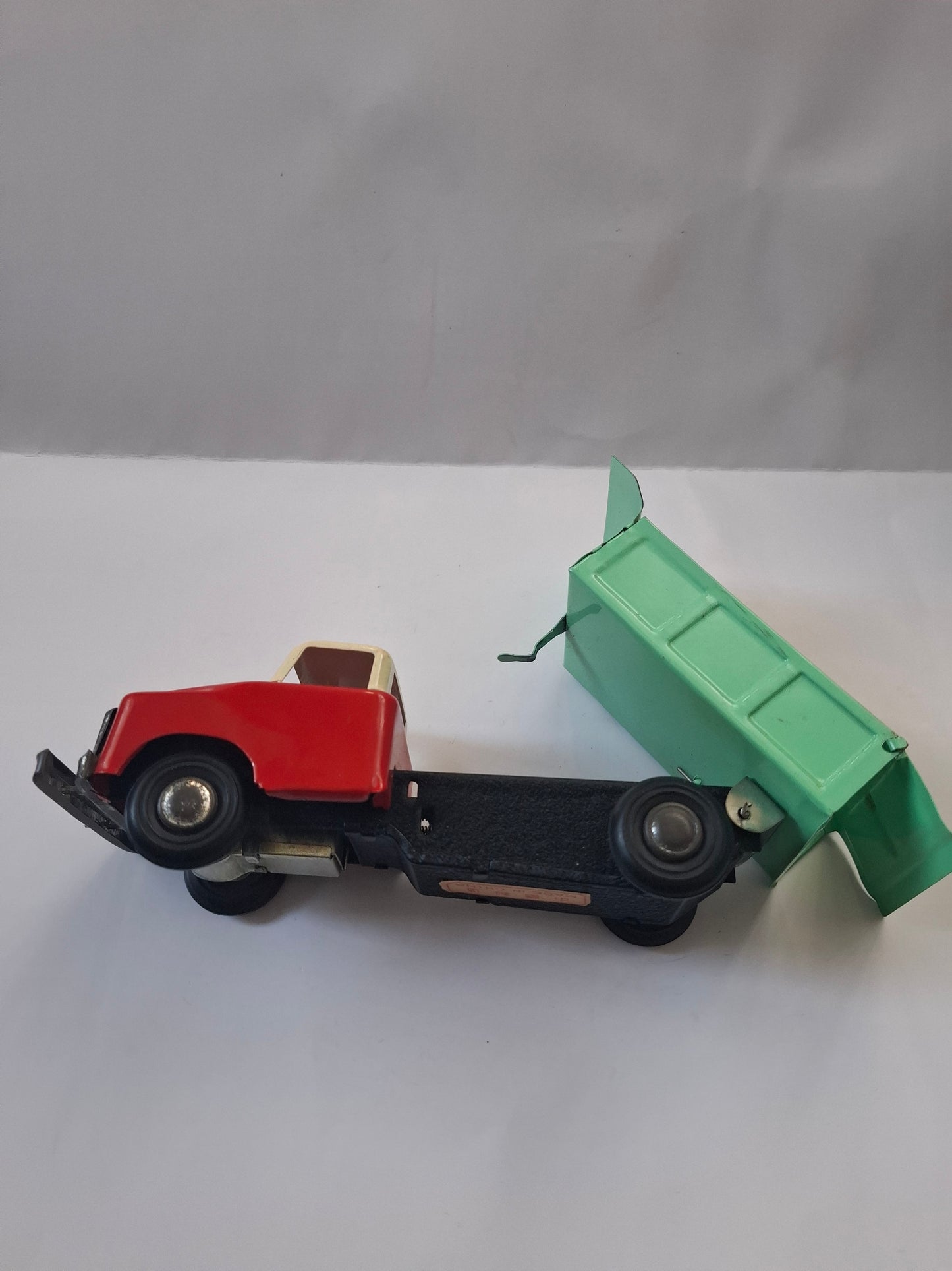 Vintage Red Friction Motor Dump Truck China Tin Toy MIB 1960's -MF 973