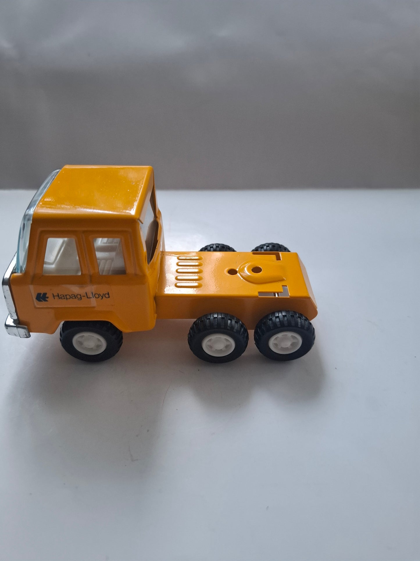 Vintage HAPAG-LLOYD KY Steel Roder Die Cast Container Truck #3352