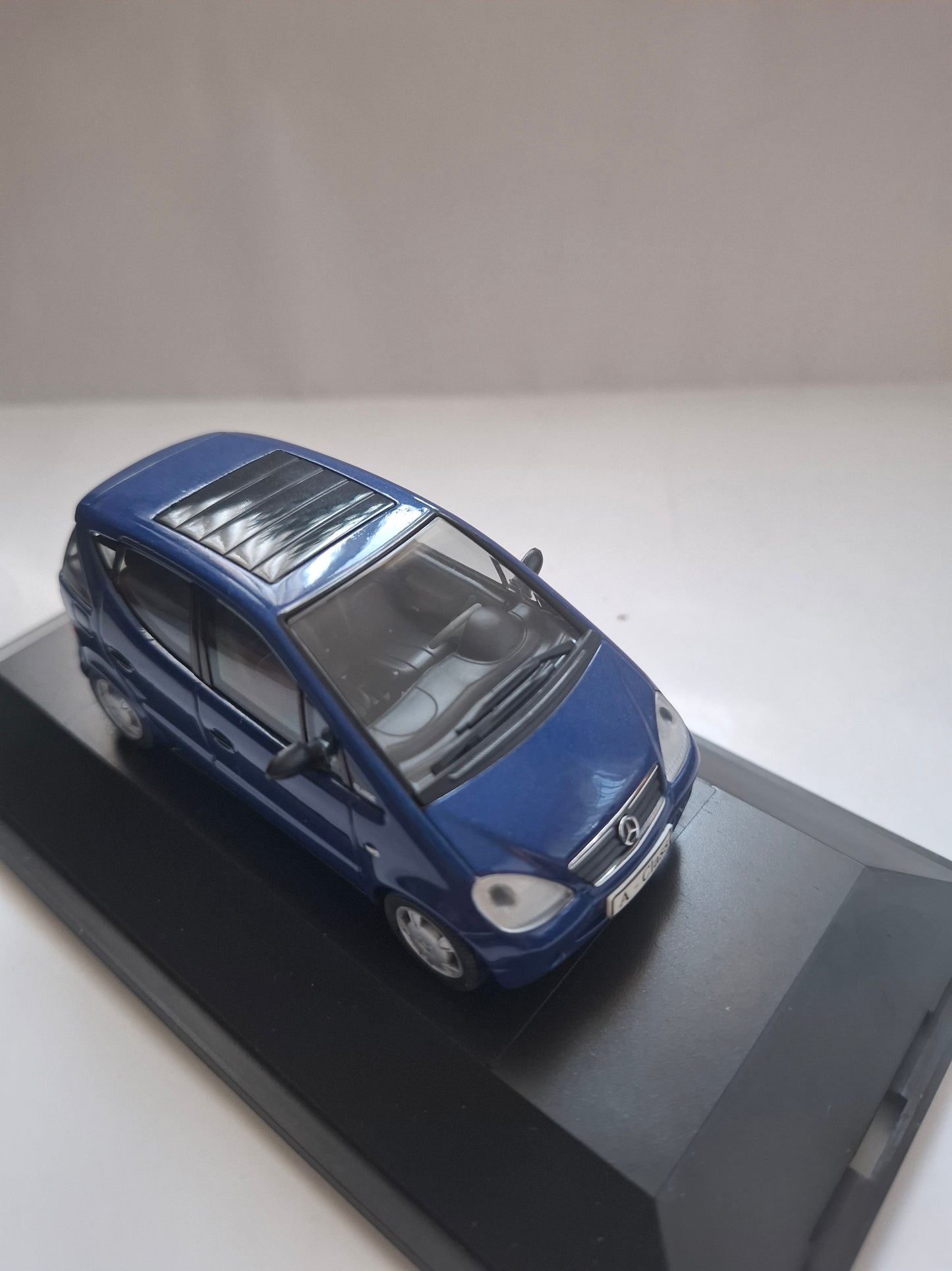 Mercedes-Benz MB Dealer Edition 1:43 W168 A-Class A140 Blue Metallic w/Box