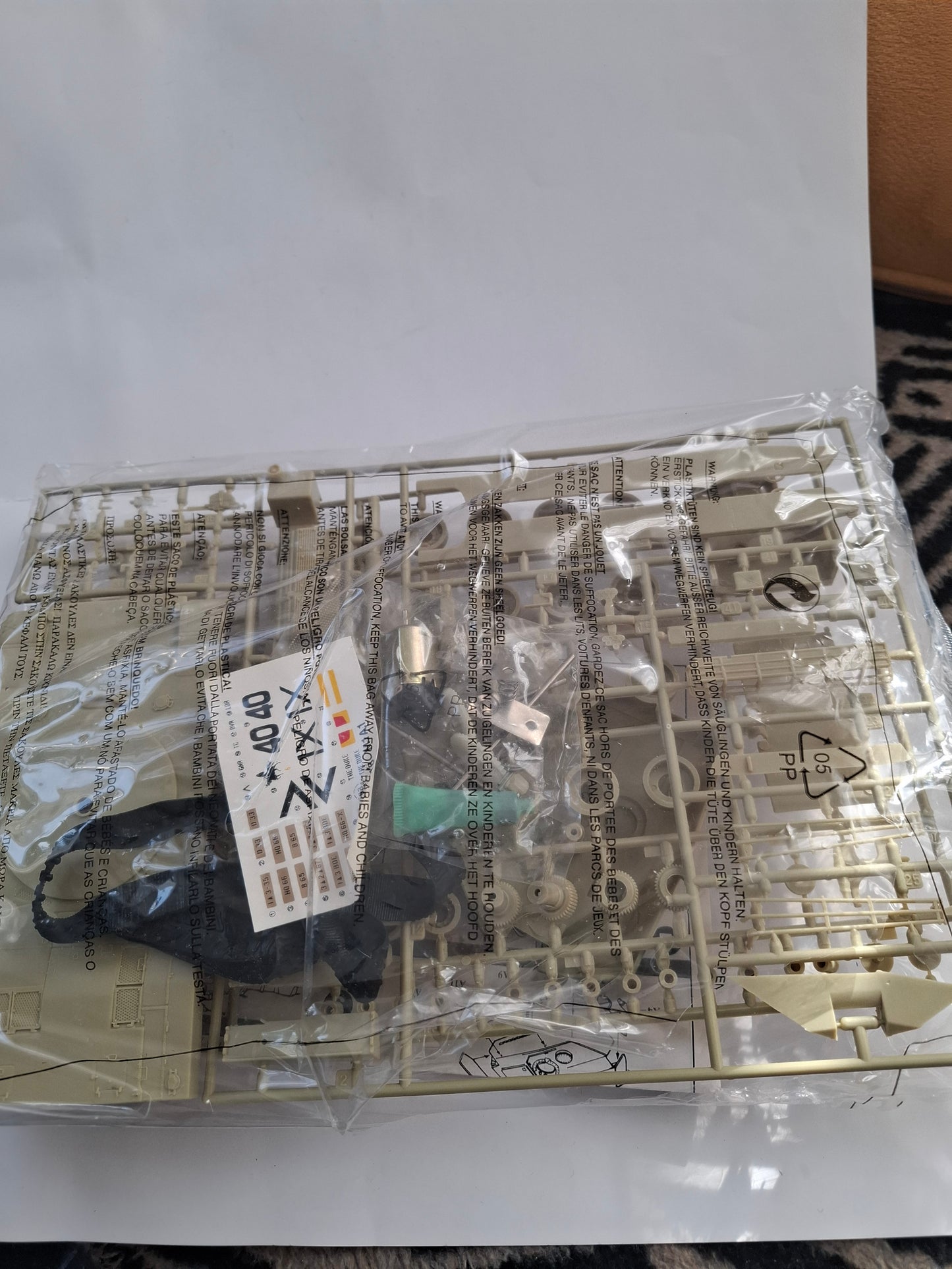 Belamonte 1/48 U.S. M1A1 Abrams Tank Model Kit (#DF516) – Motorized, Opened,