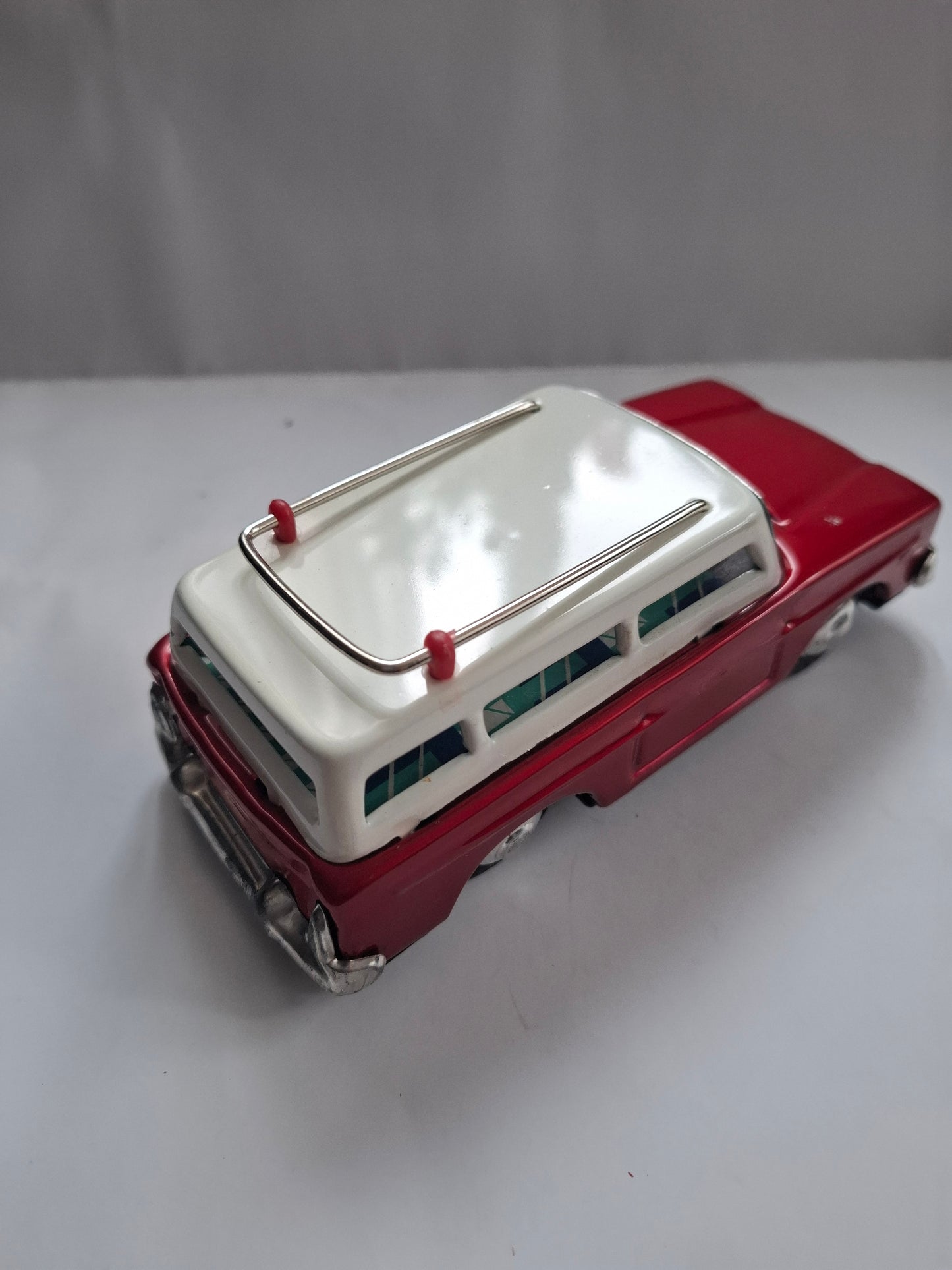 Rare Candy Red Station Wagon Car Tin Friction Toy MF 731 -made in china