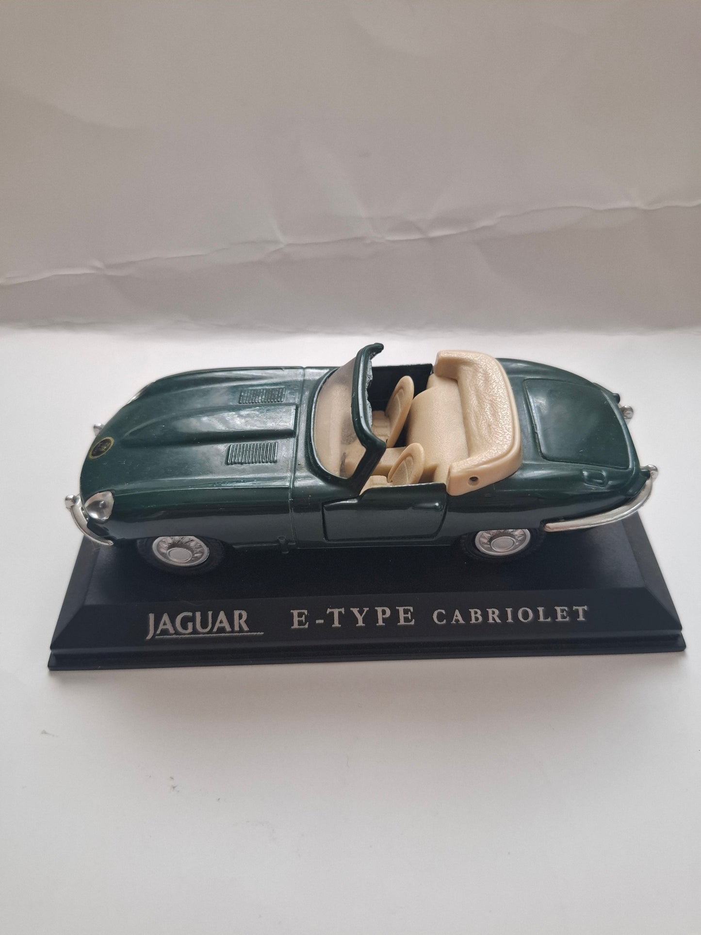 Vintage Maisto 1:38 Scale Sports Car Set – 1953 & 1957 Corvettes, Ford Mustang & Jaguar E-Type — Greece Distribution