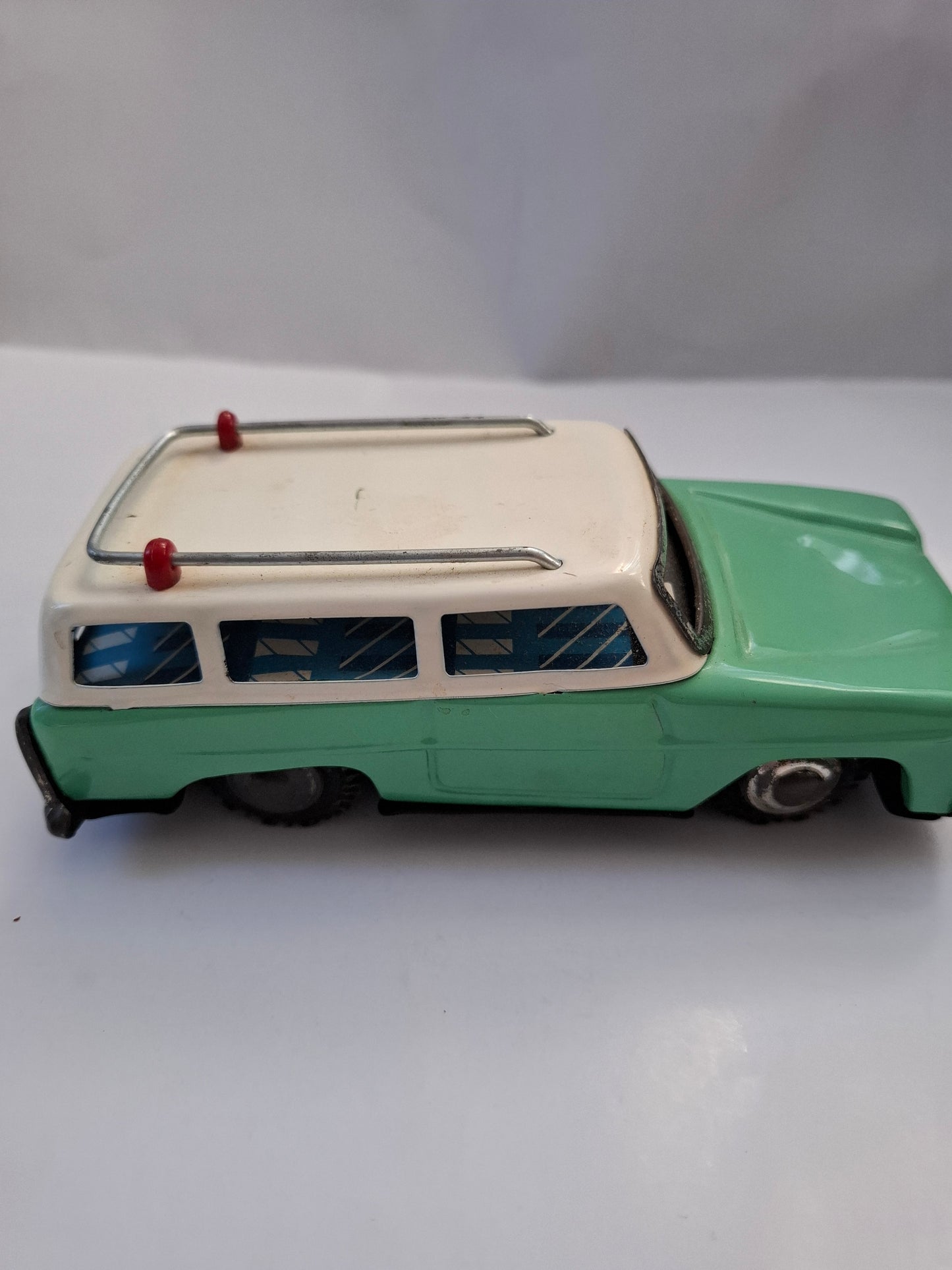 Rare Candy Green Station Wagon Car Tin Friction Toy MF 731 -made in china (BOXED)