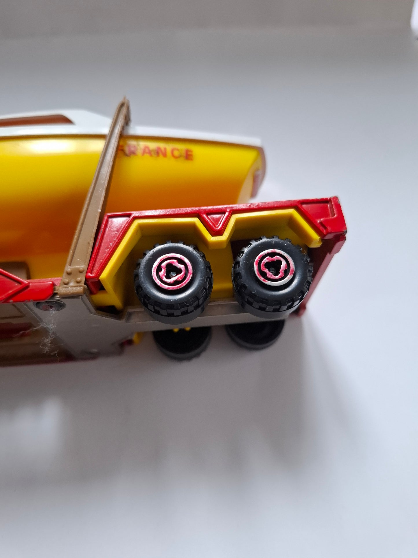 Majorette 1/60 Scania #436 Semi-Trailer Sailboat Holder – Kerian Nice (3000 Series)