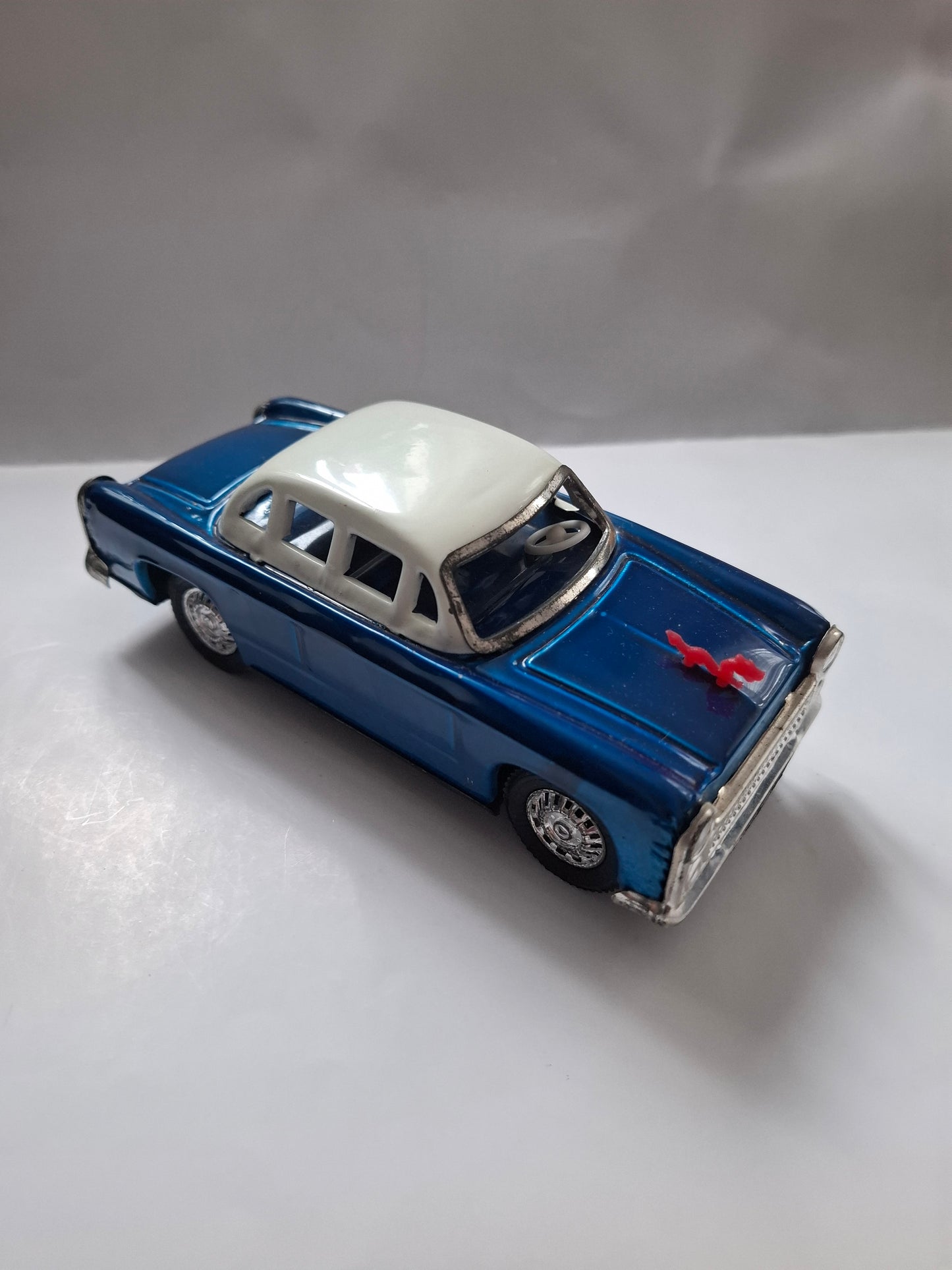 Vintage MF 032 Dong Feng Sedan – Tin Friction Toy with Original Packaging