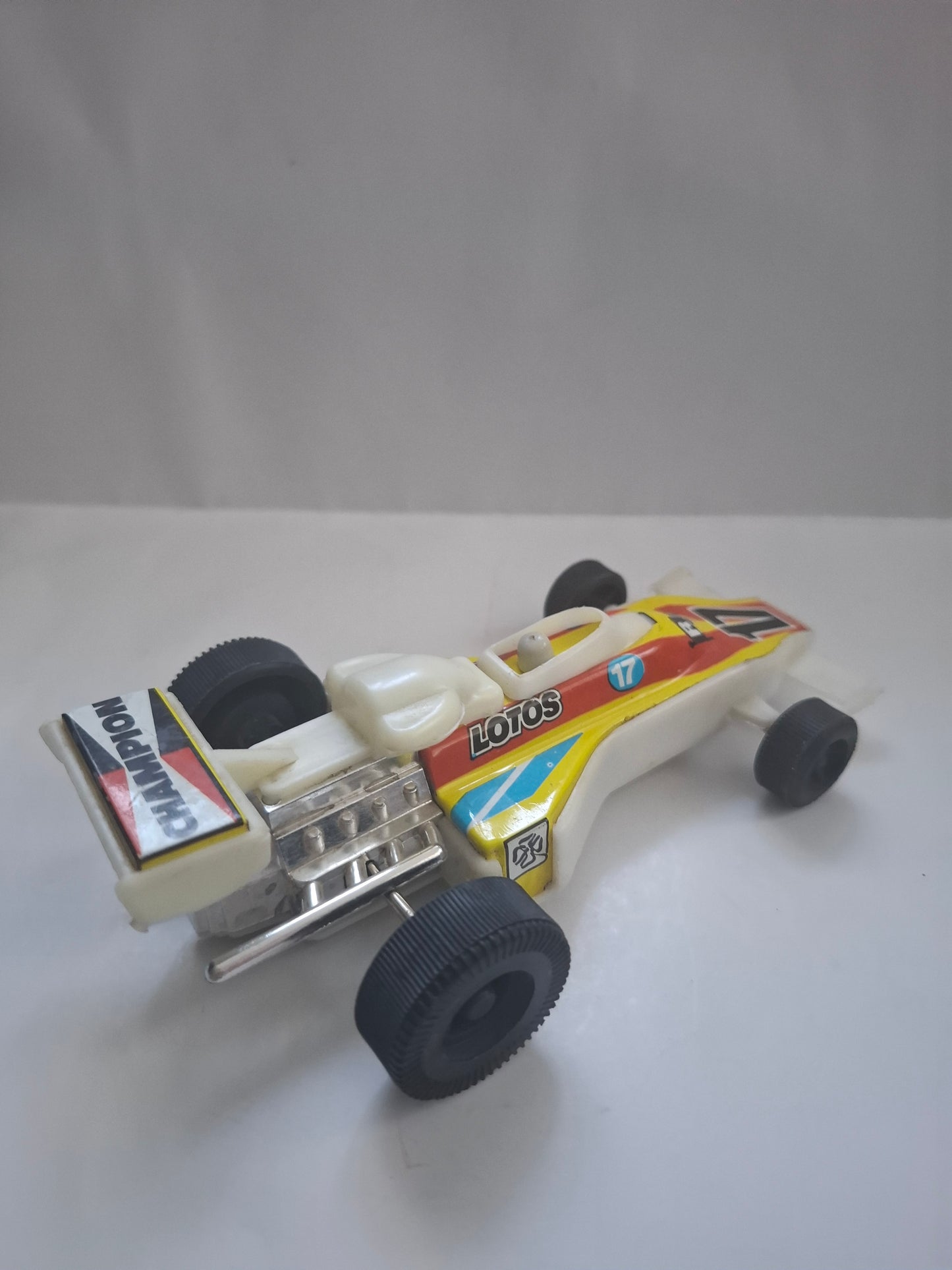 Vintage 1970s Plastic Race Car Toy N 17 – Formula 1 "LOTOS"