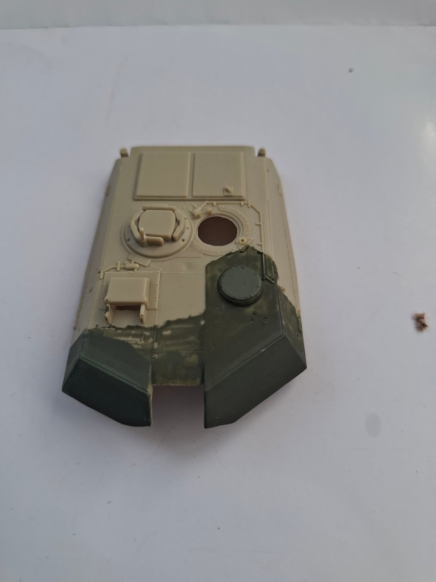 Belamonte 1/48 U.S. M1A1 Abrams Tank Model Kit (#DF516) – Motorized, Opened,