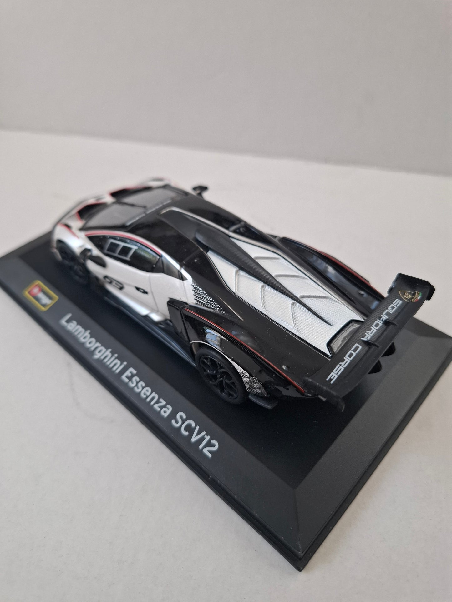 Lamborghini Essenza SCV12 year 2021 white metallic / black 1:32 Bburago