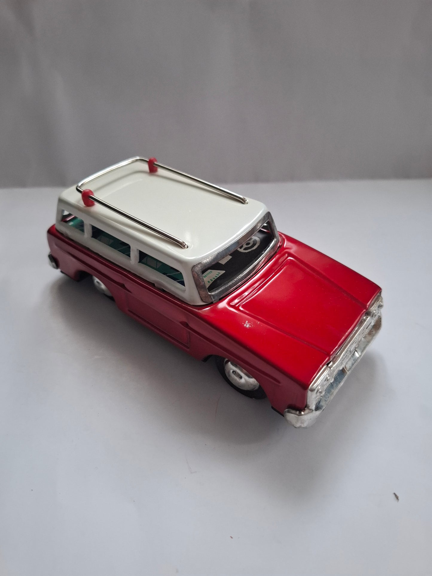 Rare Candy Red Station Wagon Car Tin Friction Toy MF 731 -made in china