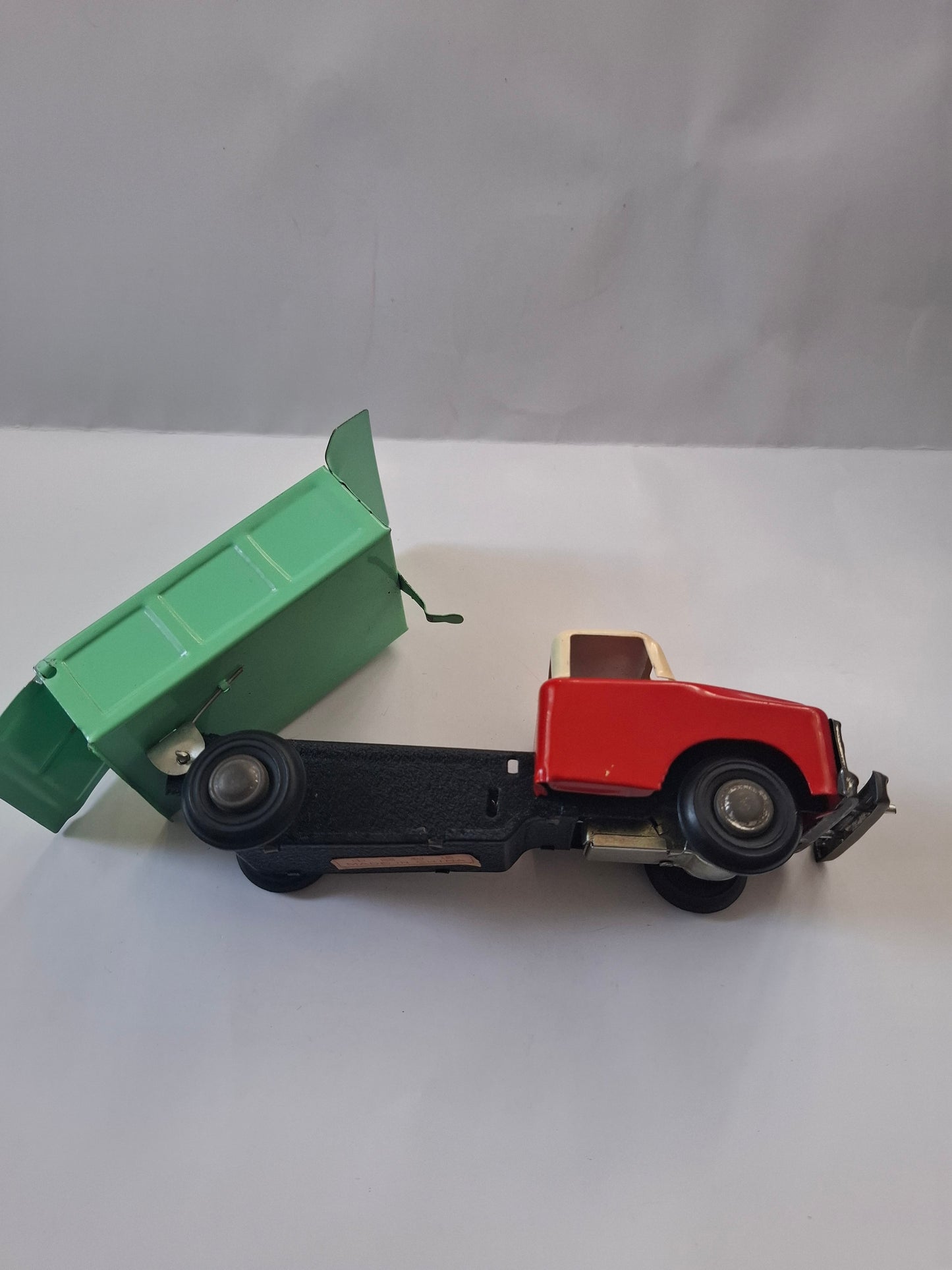 Vintage Red Friction Motor Dump Truck China Tin Toy MIB 1960's -MF 973