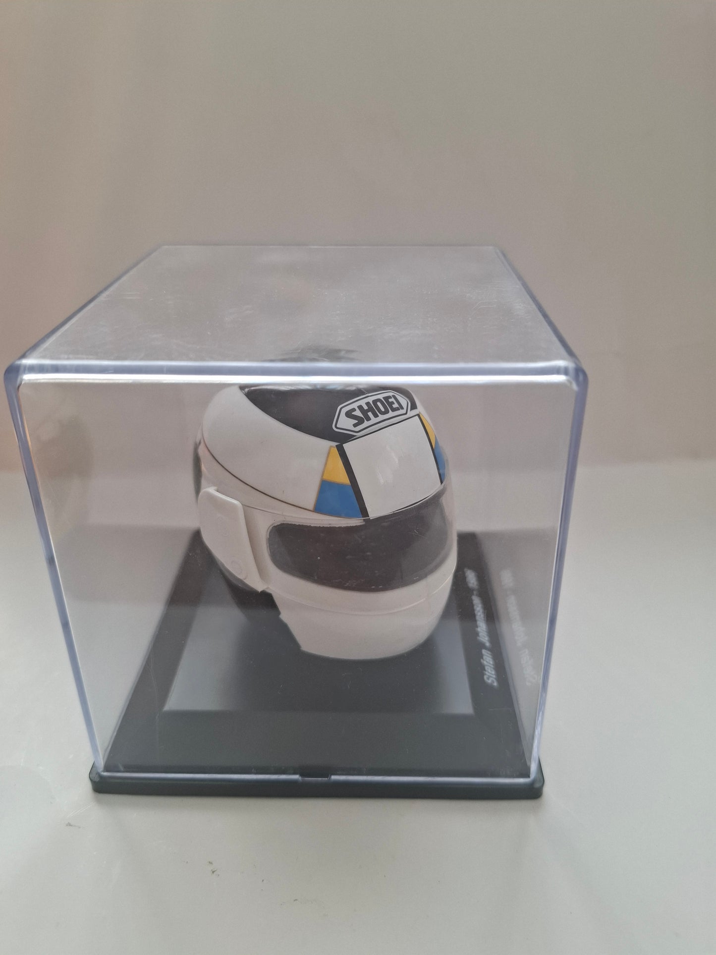 Formula 1 Helmet 1:5 Stefan Johansson 1986 – Ferrari Scale Model Collectible