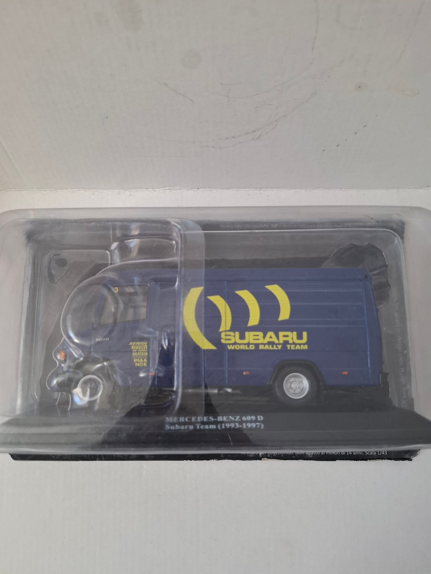 1:43 Mercedes-Benz 609D – Subaru Team 555 Rally Assistance Truck (1993–1997) – Altaya / IXO – New Sealed