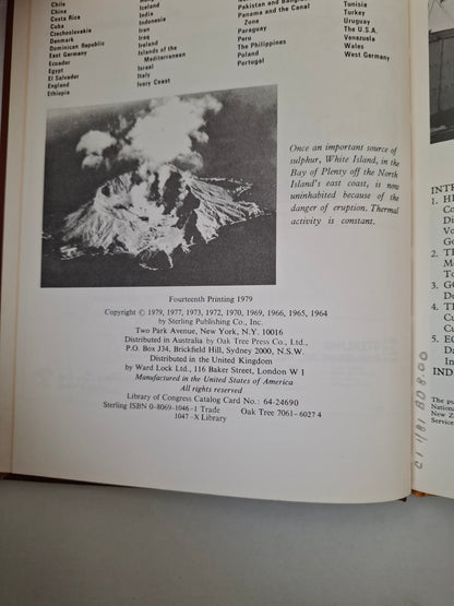 New Zealand in Pictures – Visual Geography Series (1979, Sterling) Vintage Hardcover