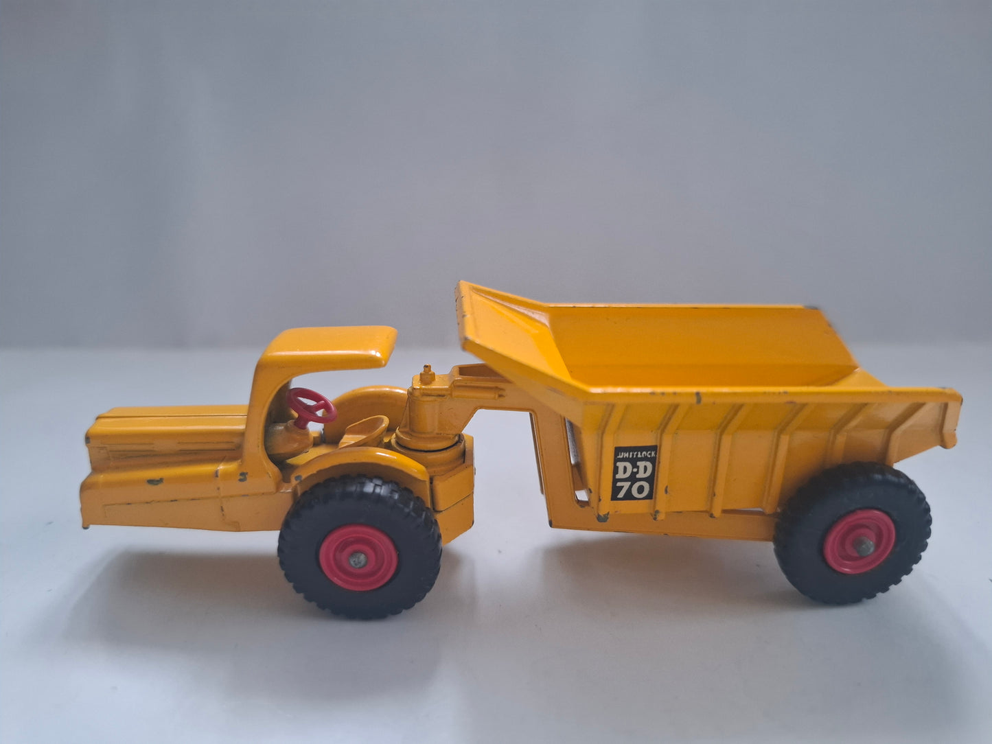 Matchbox&nbsp;Major Pack Series No. M10 – Whitlock Dinkum Dumper (1962–1966)