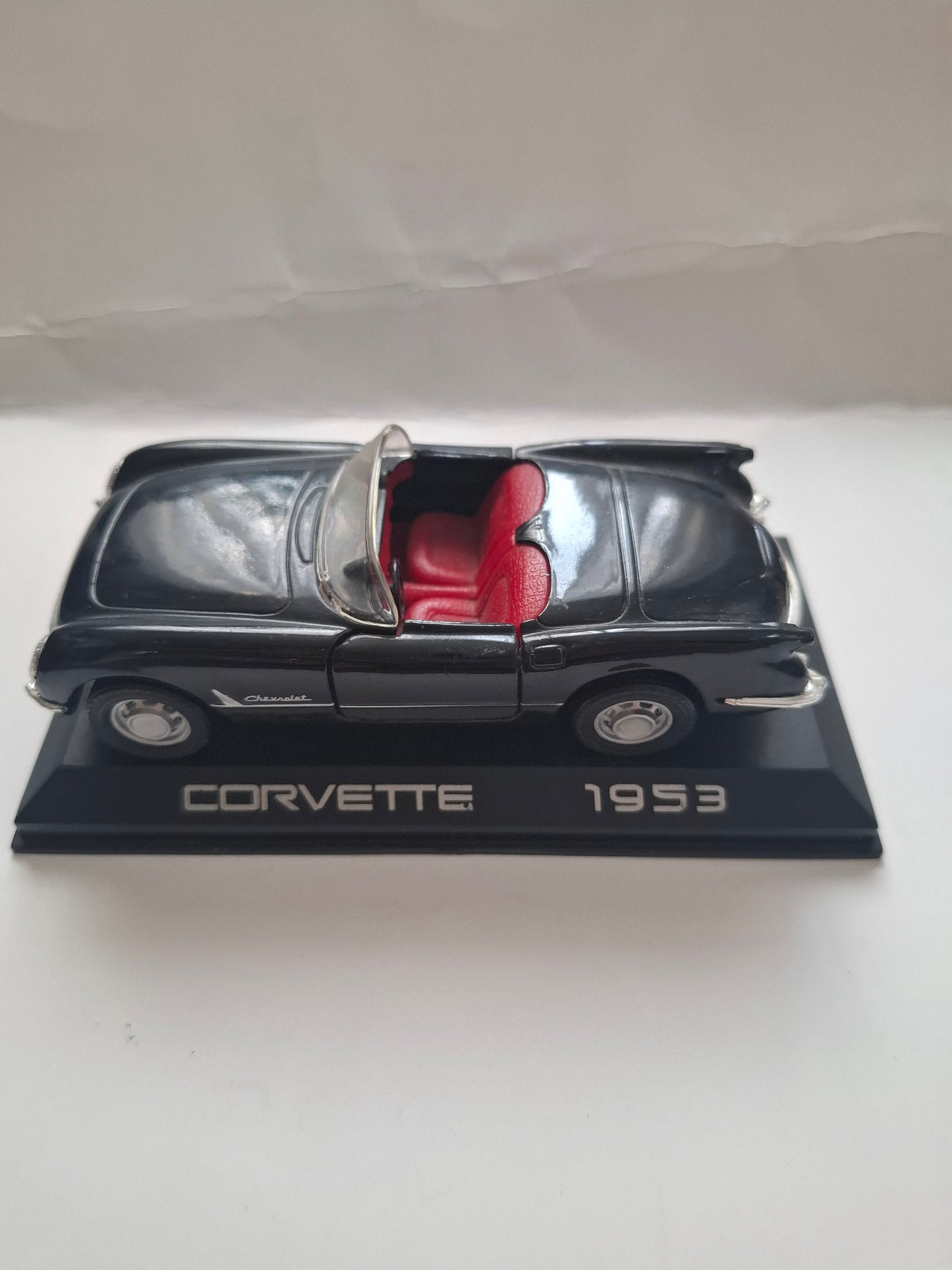 Vintage Maisto 1:38 Scale Sports Car Set – 1953 & 1957 Corvettes, Ford Mustang & Jaguar E-Type — Greece Distribution