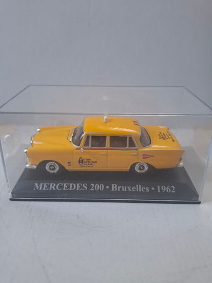 1:43 Mercedes-Benz 200D W115 Brussels Taxi 1966 – Atlas/IXO – World Taxi – Used Good
