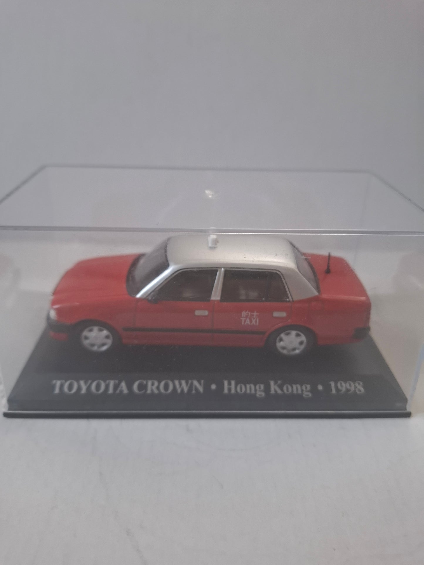 1:43 Toyota Crown Taxi Hong Kong 1998 – IXO/Altaya World Taxi – Display Model – Used Good