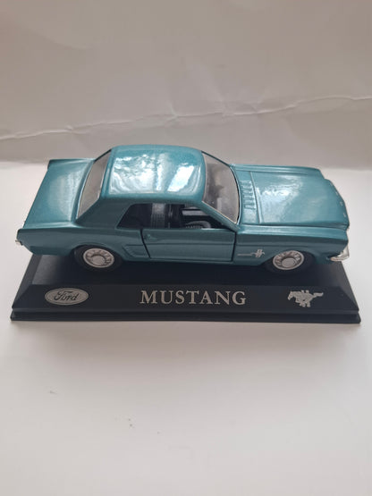 Vintage Maisto 1:38 Scale Sports Car Set – 1953 & 1957 Corvettes, Ford Mustang & Jaguar E-Type — Greece Distribution