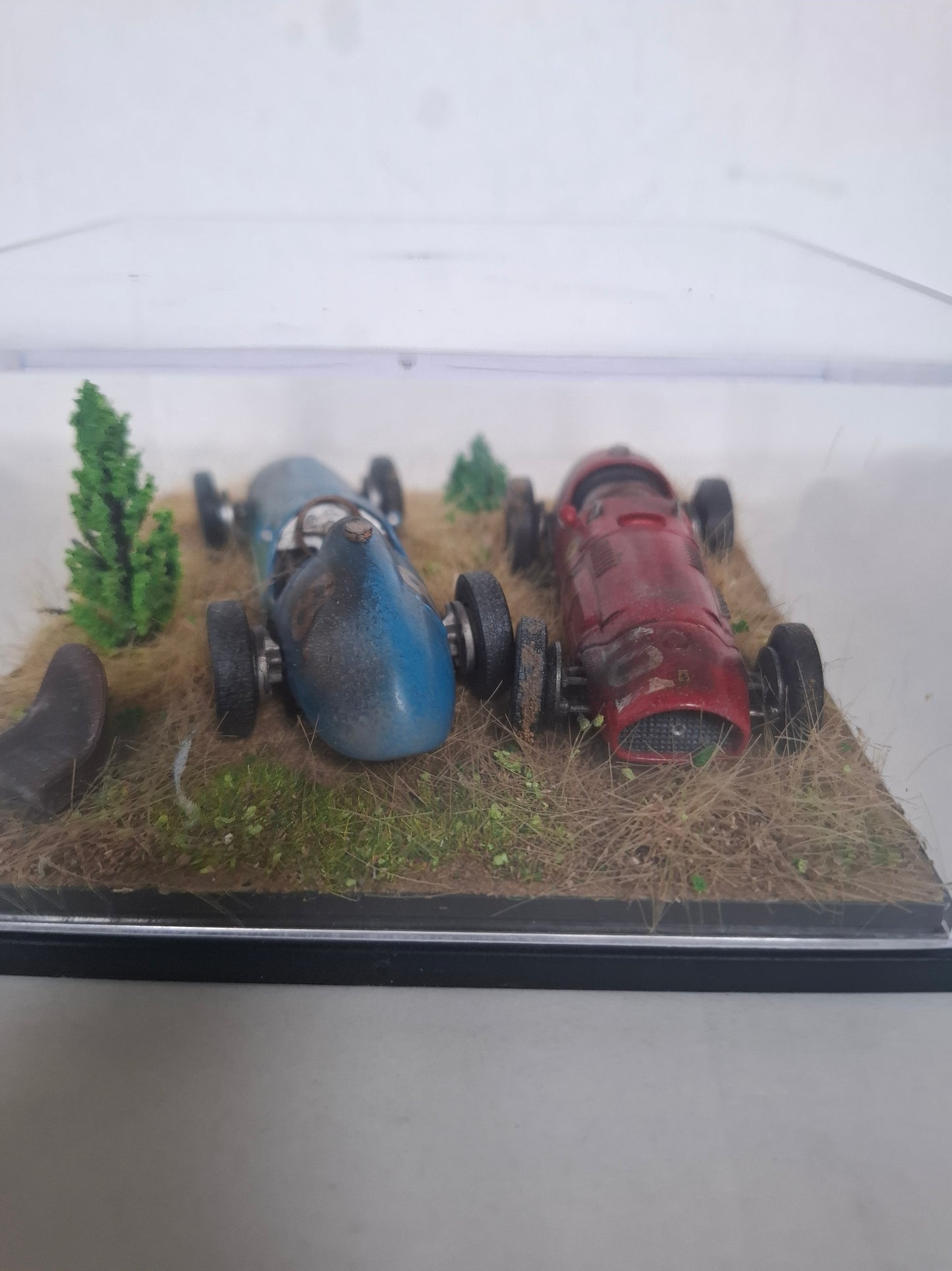 Handmade 1:43 Scale Ferrari F1 500 F2 Diorama Display, Vintage Model Car Scene, Unique Gift for Car Enthusiast, Man Cave Decor