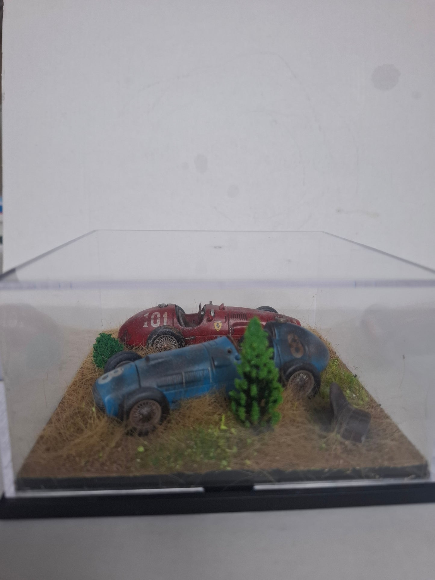 Handmade 1:43 Scale Ferrari F1 500 F2 Diorama Display, Vintage Model Car Scene, Unique Gift for Car Enthusiast, Man Cave Decor
