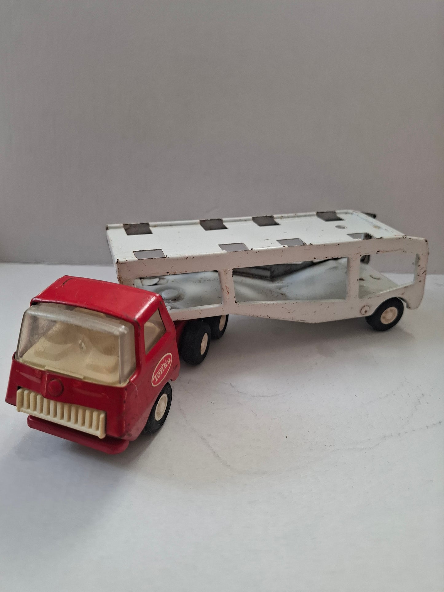 Vintage 9" Tonka Pressed Steel Car Carrier Toy Truck - Red Cab & White Trailer