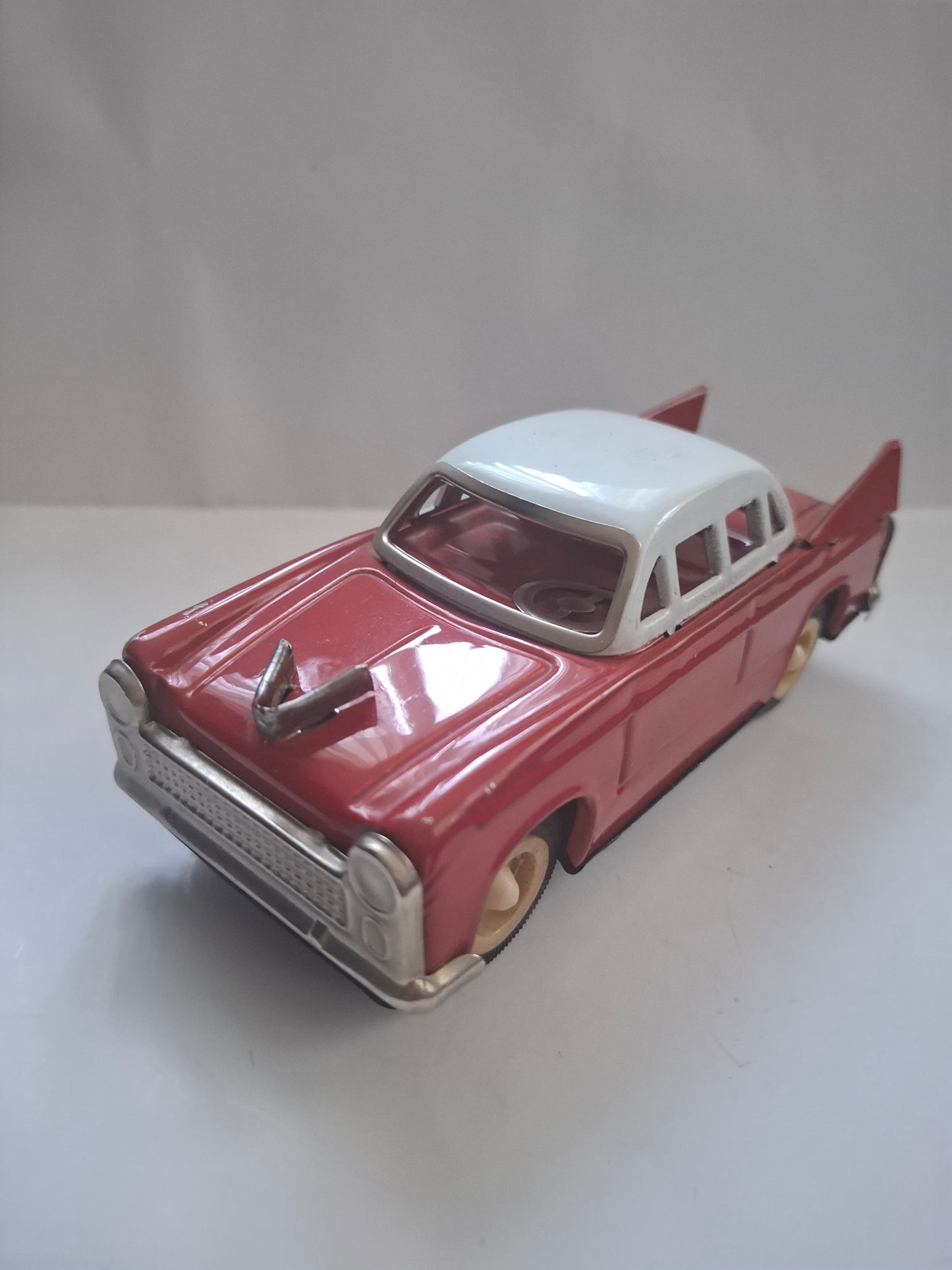 Tailfin Coupe Eastwind MS 836 with flywheel drive and siren, original packaging