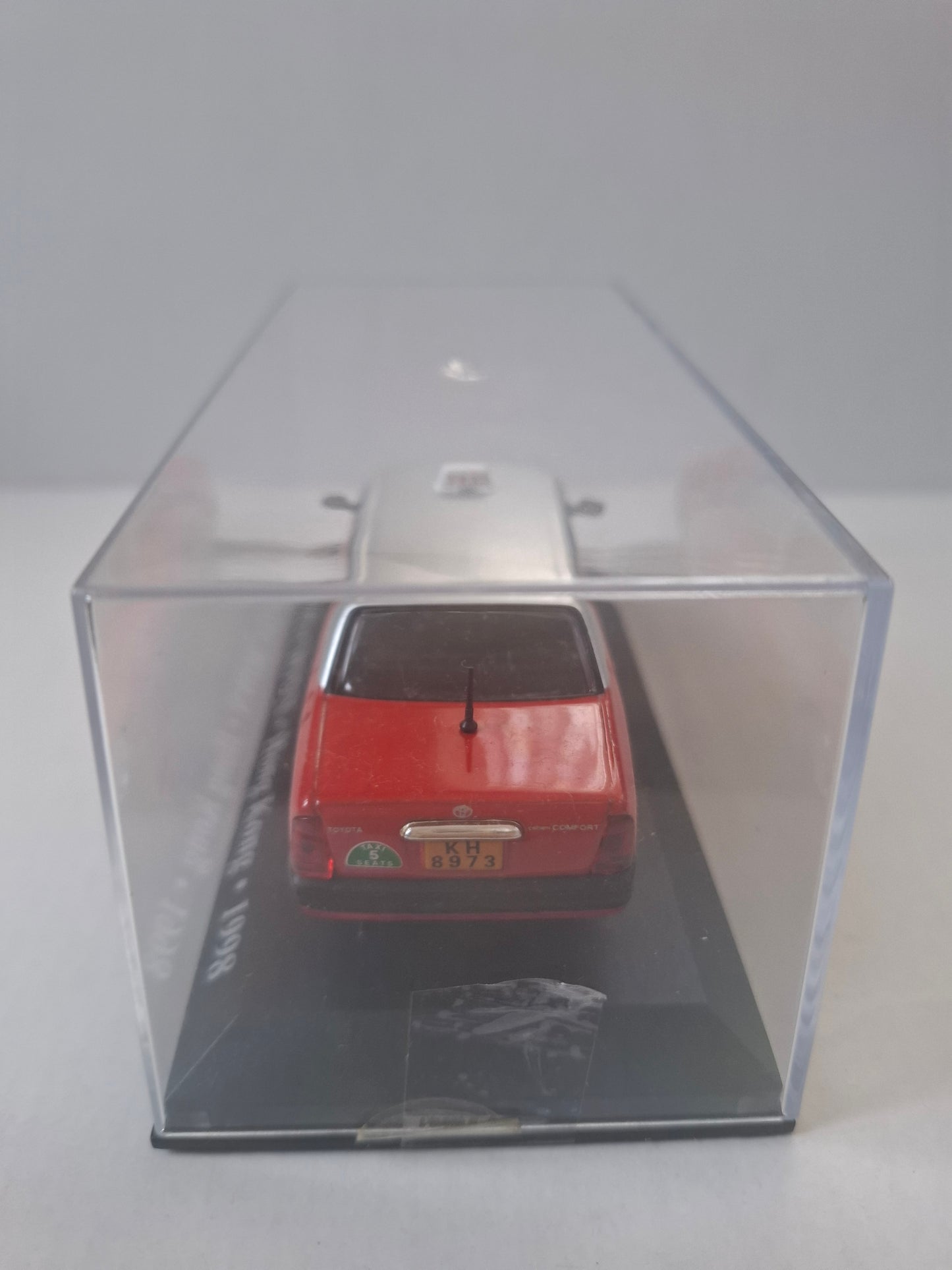 1:43 Toyota Crown Taxi Hong Kong 1998 – IXO/Altaya World Taxi – Display Model – Used Good