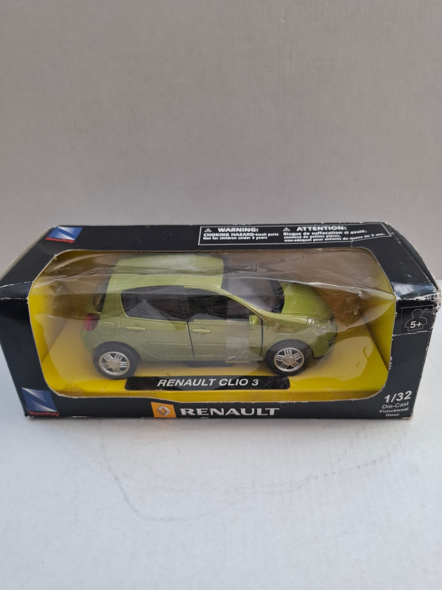 Renault Clio III (2003) – 1:32 Scale Die-Cast Model by New-Ray – Like New, Box Damaged
