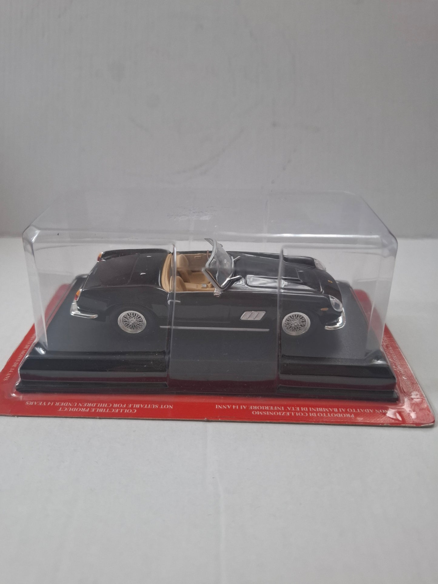 1:43 Ferrari 250 GT California Die-Cast Model IXO/Altaya – Black/Beige Seats – New Sealed