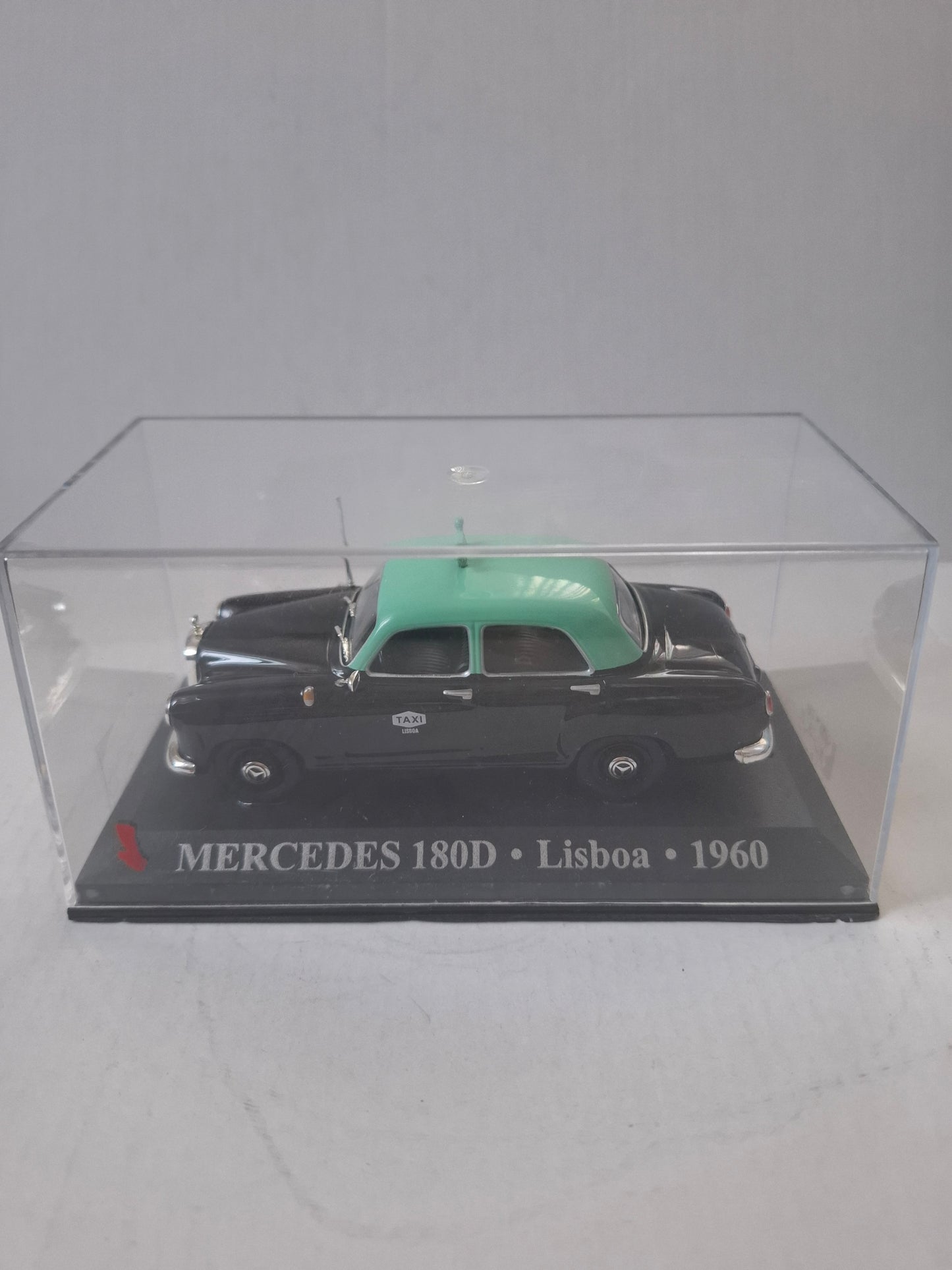 1:43 Mercedes 180D Lisbon Taxi 1960 – IXO/Altaya World Taxi Series – Used Good