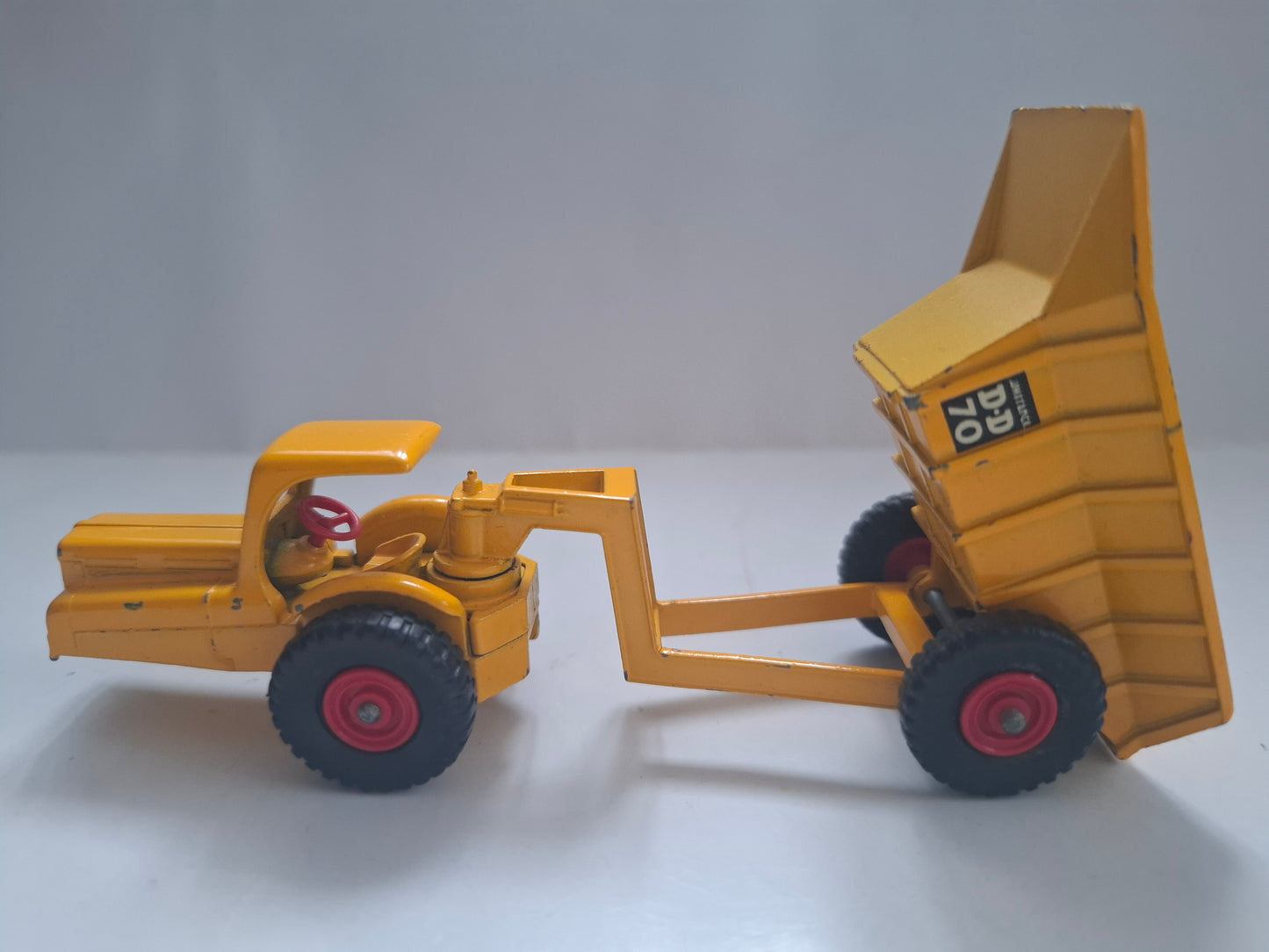 Matchbox&nbsp;Major Pack Series No. M10 – Whitlock Dinkum Dumper (1962–1966)