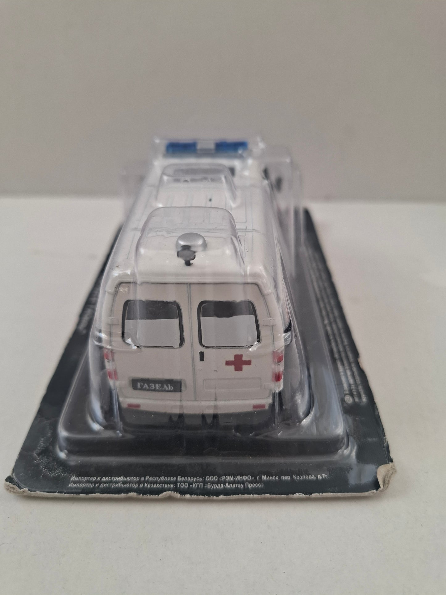 GAZ-32214 Gazelle Ambulance 1:43 Die-Cast Model – DeAgostini Russian Service Vehicles – New in Blister Pack