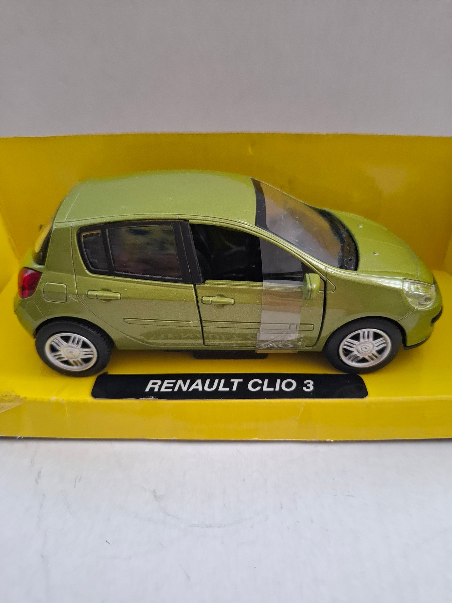 Renault Clio III (2003) – 1:32 Scale Die-Cast Model by New-Ray – Like New, Box Damaged