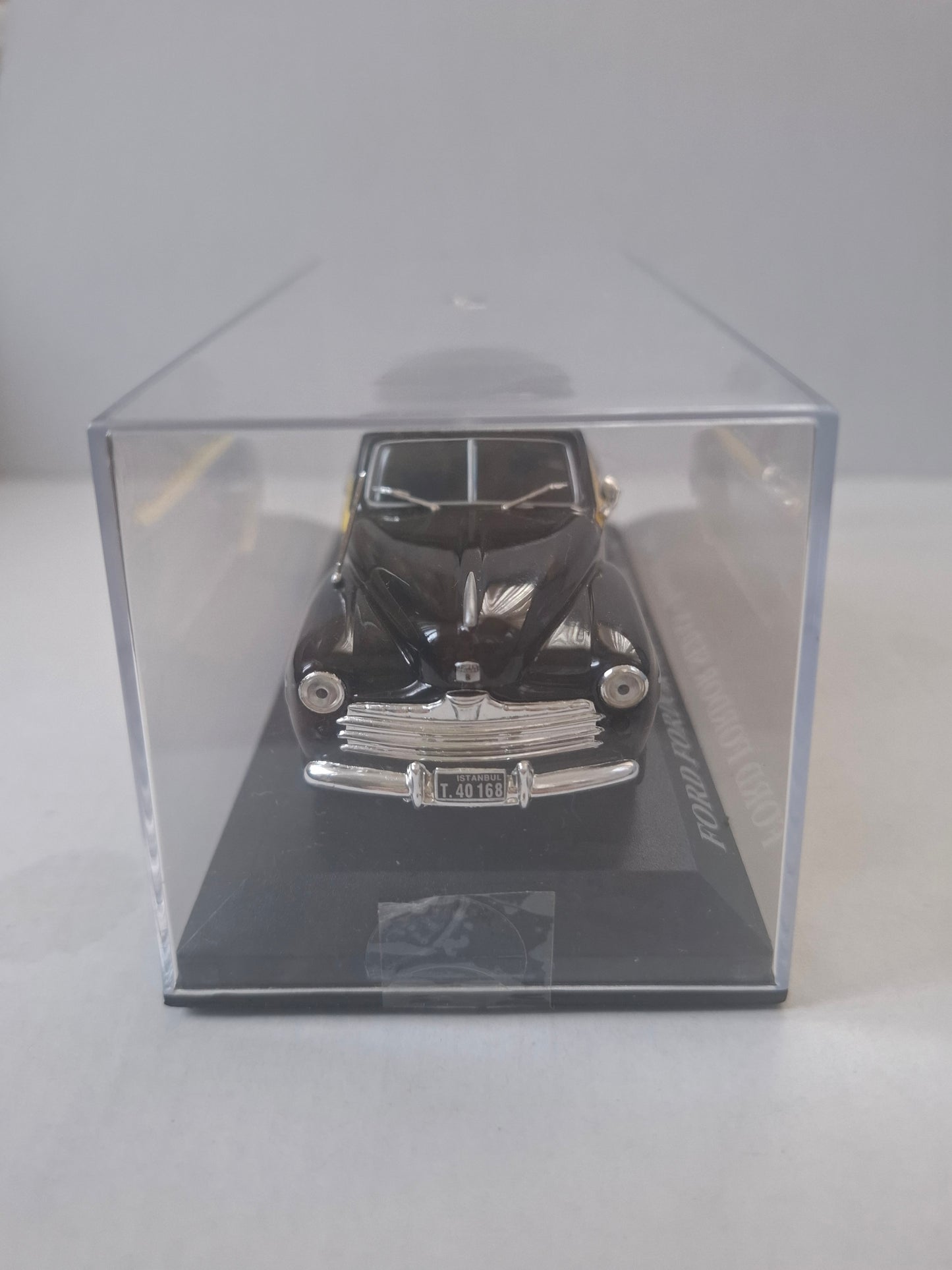 1:43 Ford Fordor Sedan 1947 Istanbul Taxi – IXO/Altaya World Taxi – Display Model – Used Good