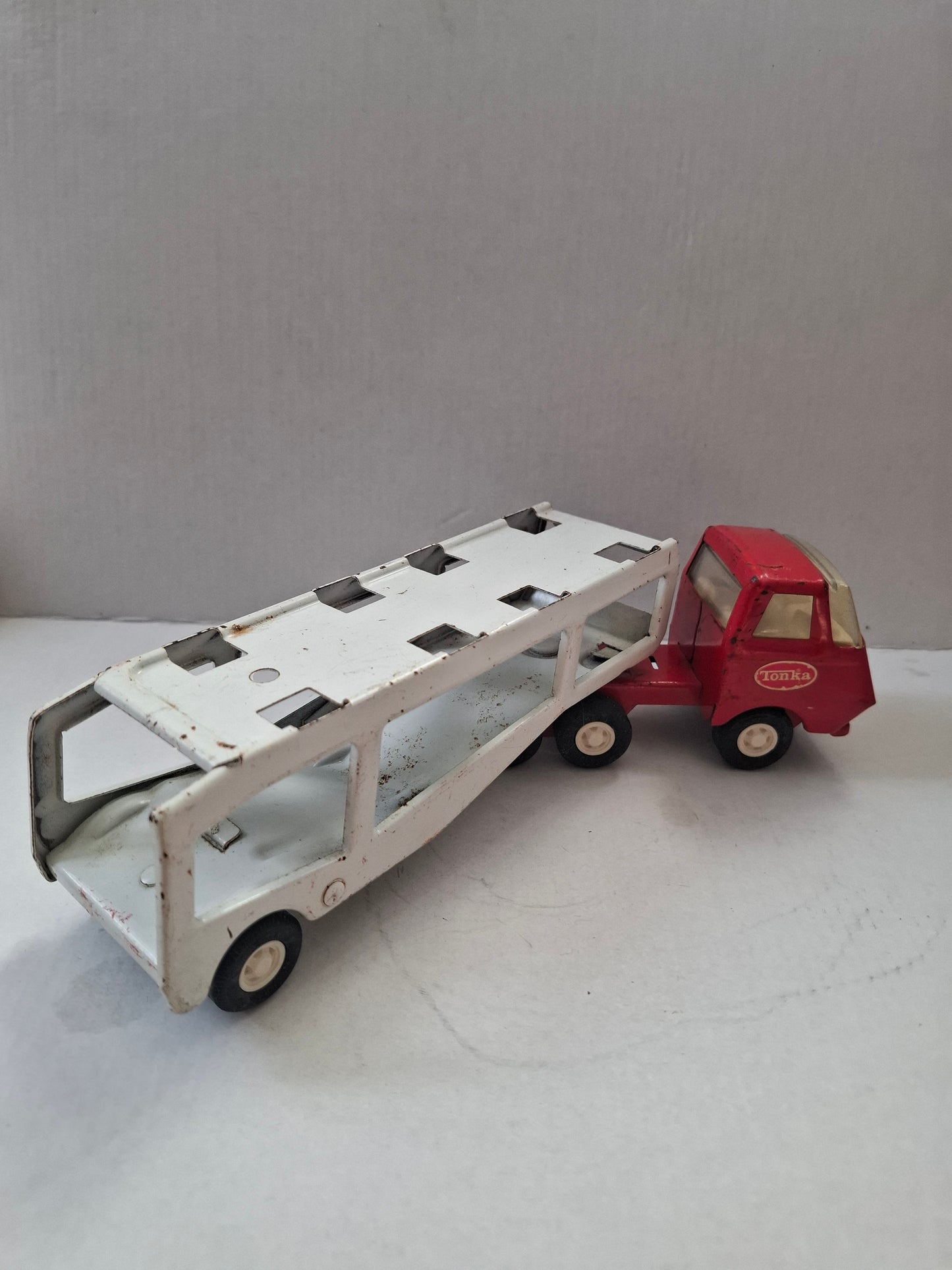 Vintage 9" Tonka Pressed Steel Car Carrier Toy Truck - Red Cab & White Trailer